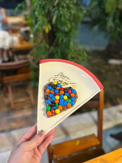 fotos de pizzas e do ambiente